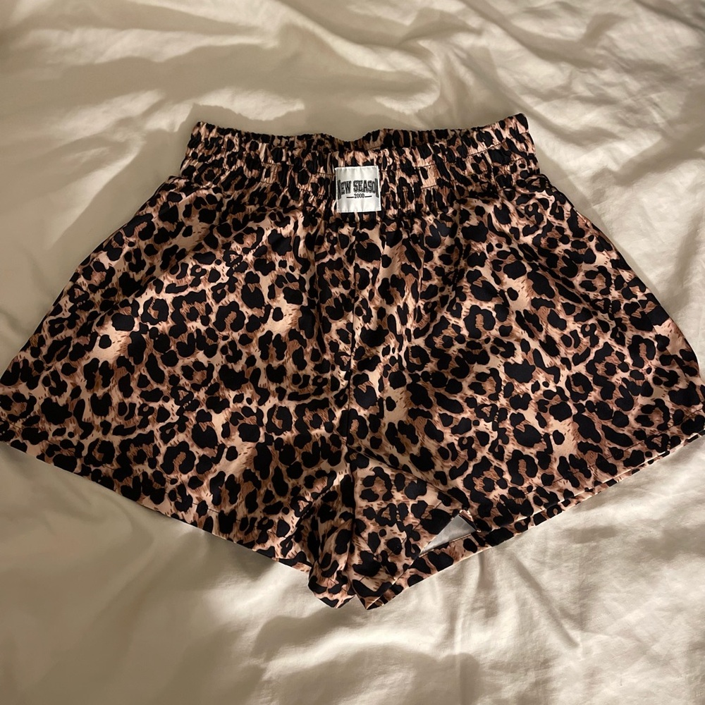 ✨3 for $10✨ SHEIN Black and Tan Animal Print Shorts 🖤 🤎